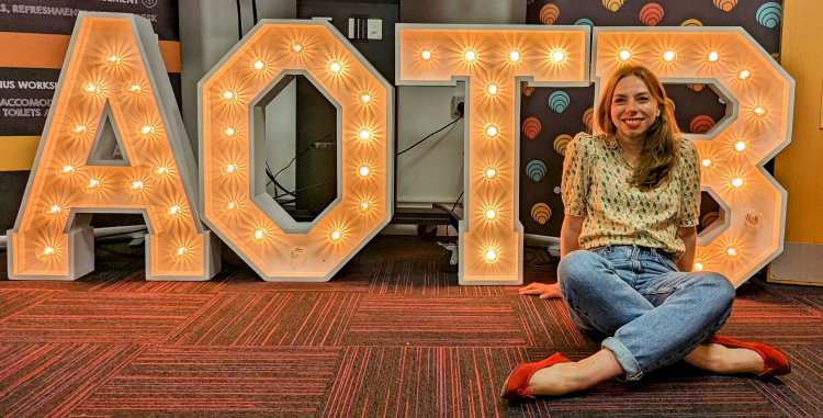 Collage verschiedener Impressionen von Sophies Konferenzen